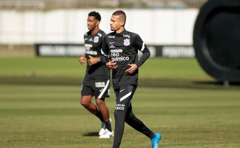 Vítor Pereira chega ao Brasil e exalta paixão da torcida do Corinthians