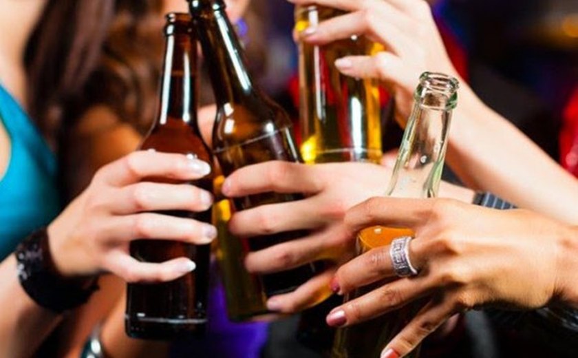 Se o consumo de álcool por menores for na rua, agentes não podem autuar
