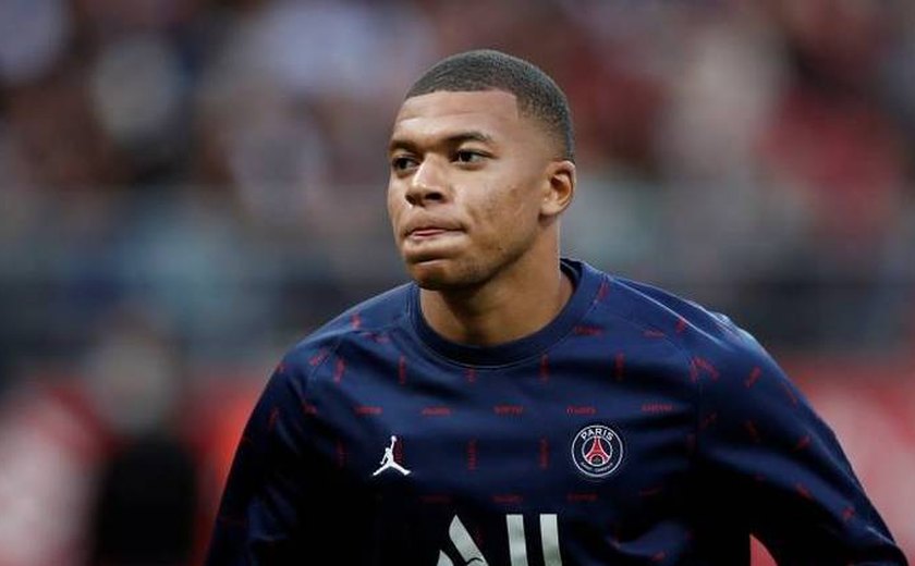 Leonardo afirma que PSG ‘fará de tudo’ para manter Mbappé e banca Pochettino
