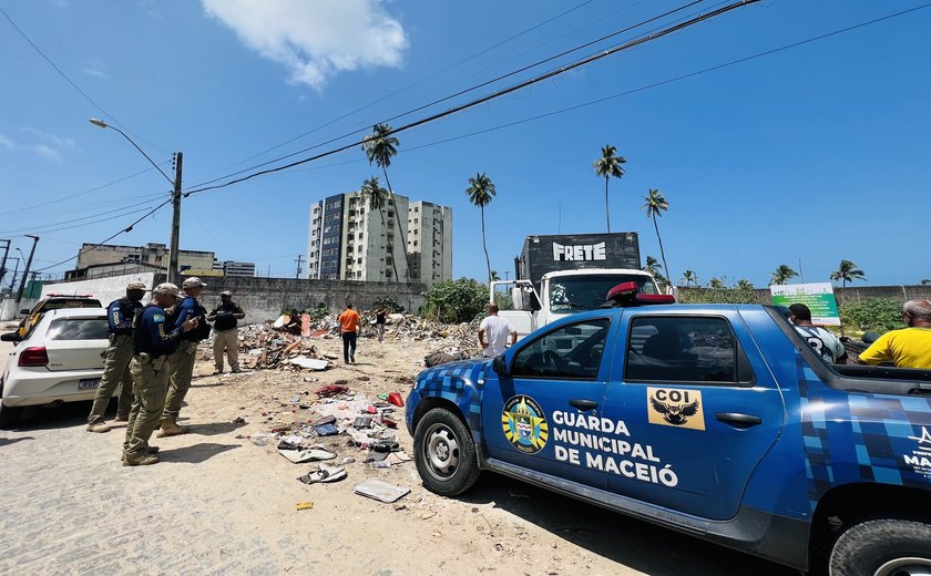 Caminhões são apreendidos em fiscalização de descarte irregular no Prado