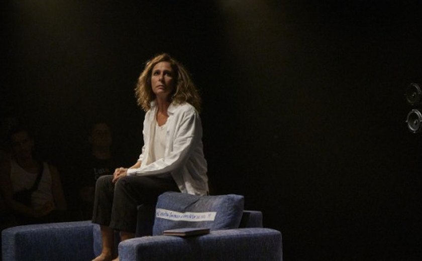 Andréa Beltrão estrela peça que mergulha na vida de Mércia Albuquerque