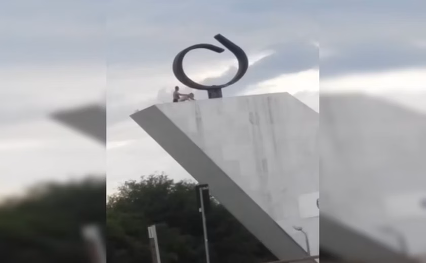 Com vista para o STF: casal é filmado transando no Panteão da Pátria