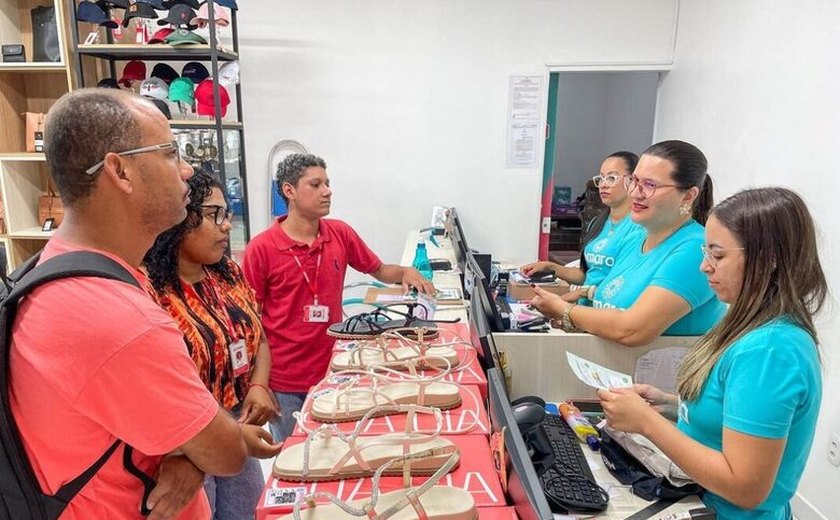 Semarh Penedo e Associação Recicla orientam comércio para reduzir descarte de lixo reciclável