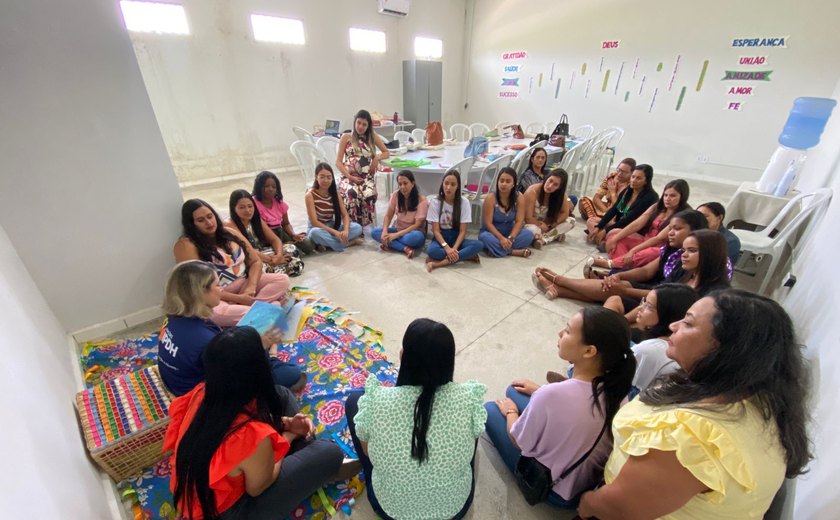 Lagoa da Canoa: Professores e coordenadores da educação infantil participam de oficina ministrada pela Editora IPDH