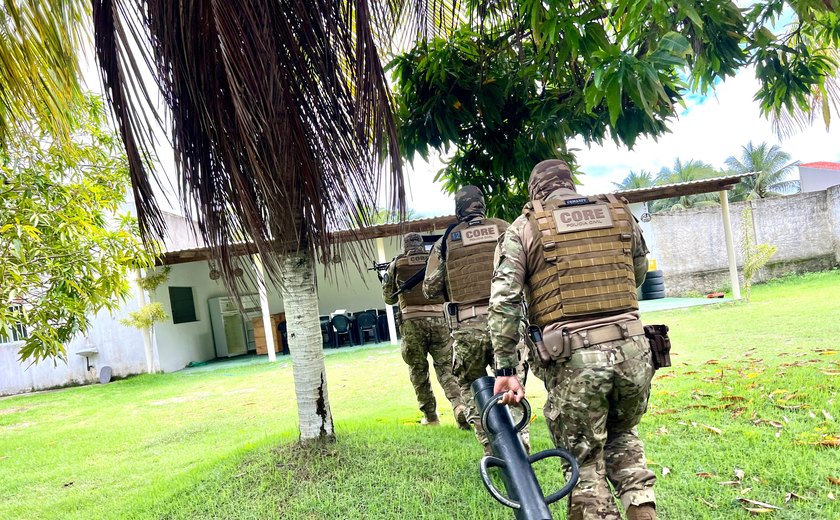 Polícia cumpre mandado contra hacker suspeito de invadir sistemas judiciais em Santa Catarina
