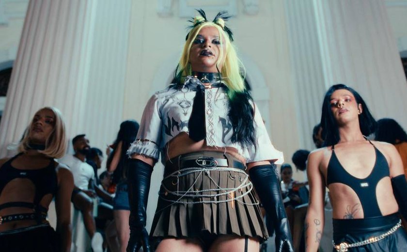 Drag queen Jade Zolita volta aos palcos com novo single e videoclipe gravado em Maceió