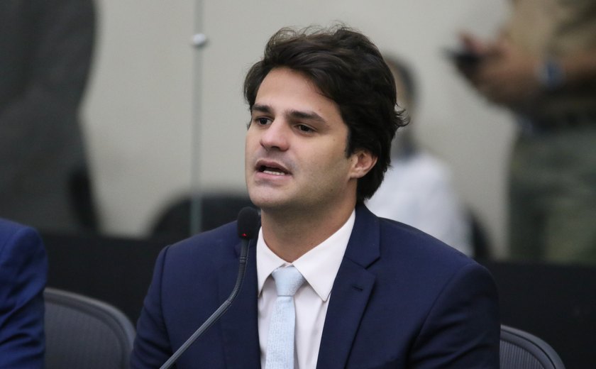 Breno Albuquerque parabeniza Santana do Mundaú pelos 64 anos de emancipação política