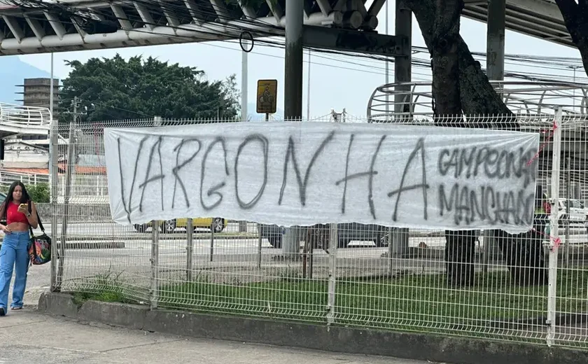 Torcedores do Flamengo protestam contra escolha de árbitro para clássico com Palmeiras