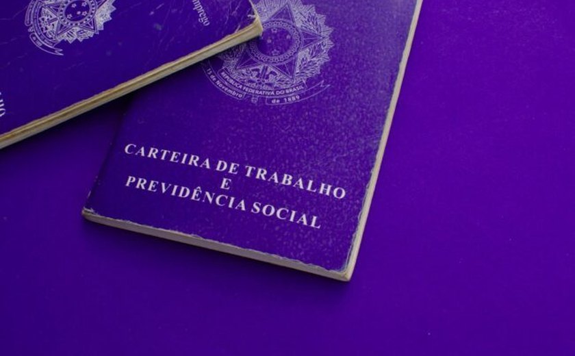 74% dos trabalhadores domésticos não possuem carteira assinada no Brasil