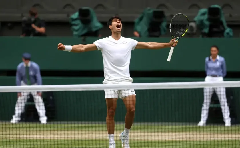 Alcaraz atropela Djokovic e é bicampeão de Wimbledon