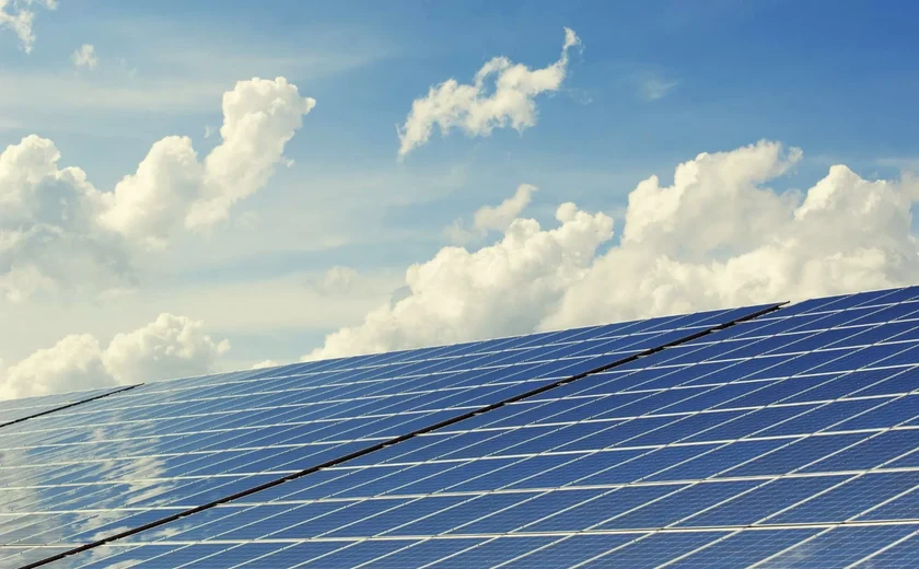 Setor de energia solar em telhados sofre golpe com medidas mais rígidas em projeto de Trump