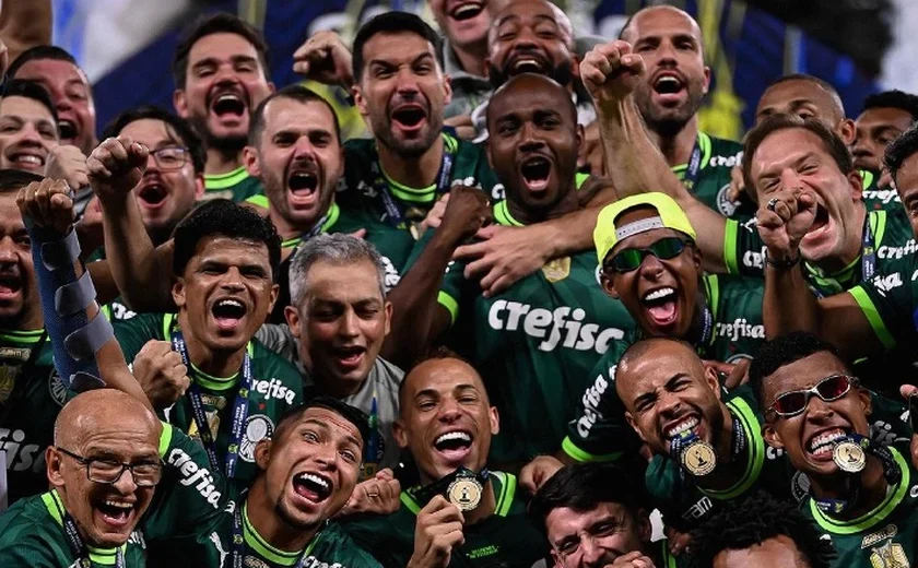 Torcedores do Palmeiras fazem grande festa e apoiam elenco antes de viagem para o Mundial