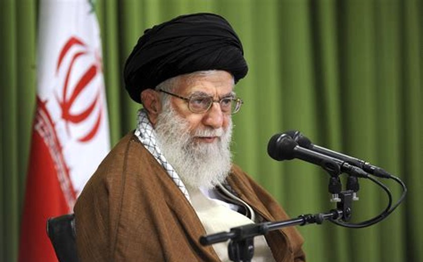 Líder supremo do Irã recusa negociação com EUA e ameaça fechar Estreito de Ormuz