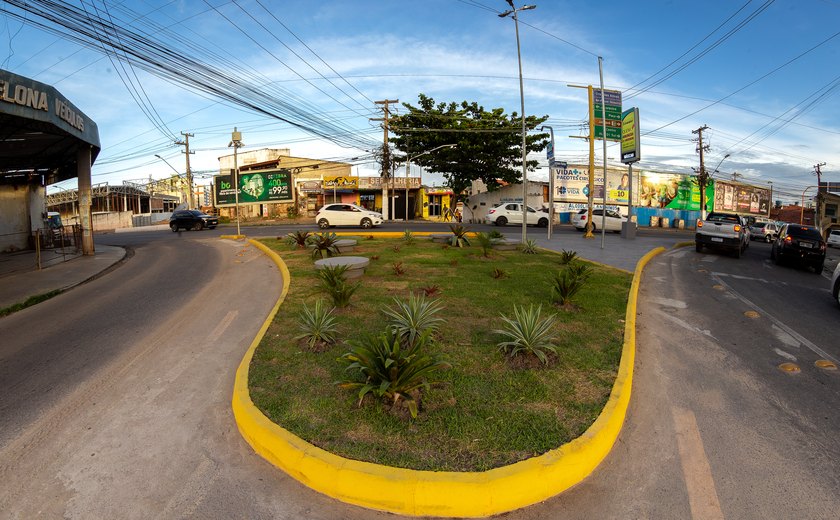 Bifurcação na Ladeira do Óleo ganha jardim, bancos e espaço para pedestres