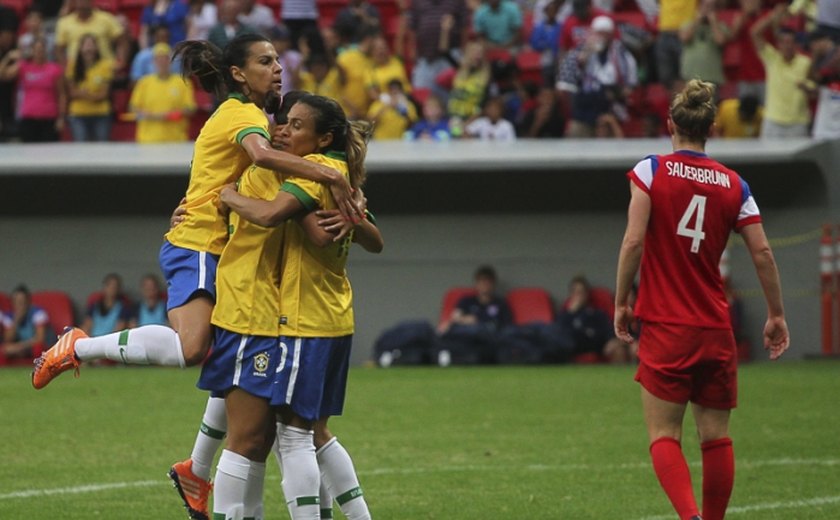 Marta faz três e Brasil vence EUA de virada