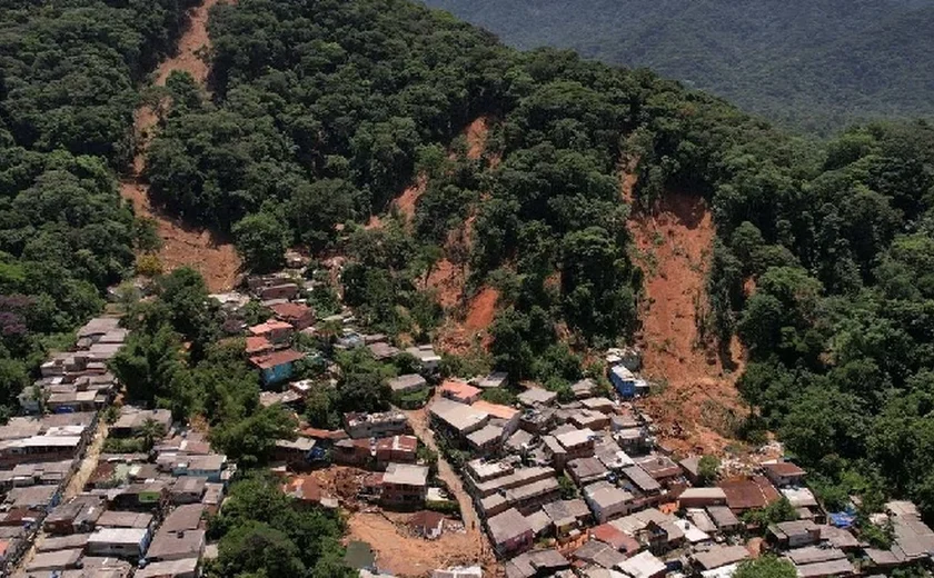 Litoral norte e outras regiões de SP têm alerta para risco de deslizamentos