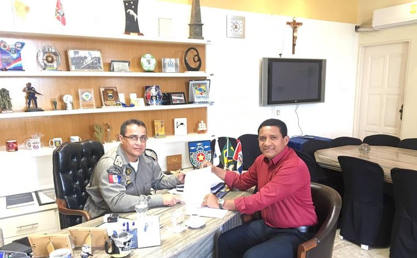 Júlio Cezar e PM firmam parceria para reforçar ações de segurança em Palmeira