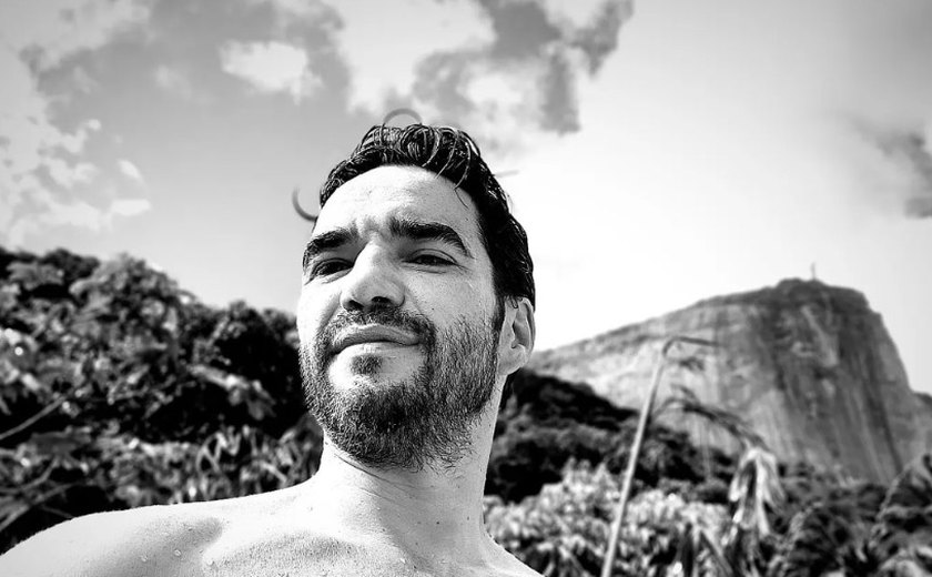 Caio Blat convida pessoas a visitar 'Casa na Árvore' que está à venda por R$ 6 milhões
