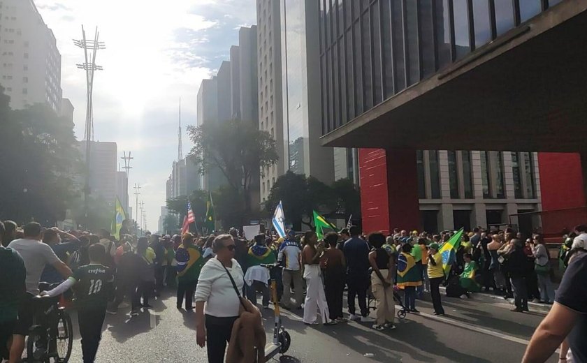 Bolsonaristas voltam à Avenida Paulista em ato contra Moraes e em apoio a Bolsonaro (VÍDEO)