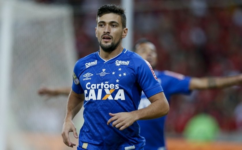 Herói do título do Cruzeiro, Arrascaeta revela que quase perdeu o avião no Japão