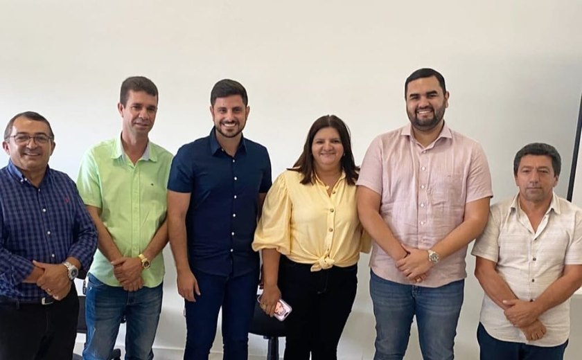 Prefeito de Belo Monte participa em Delmiro Gouveia de reunião sobre Plano Integrado de Turismo