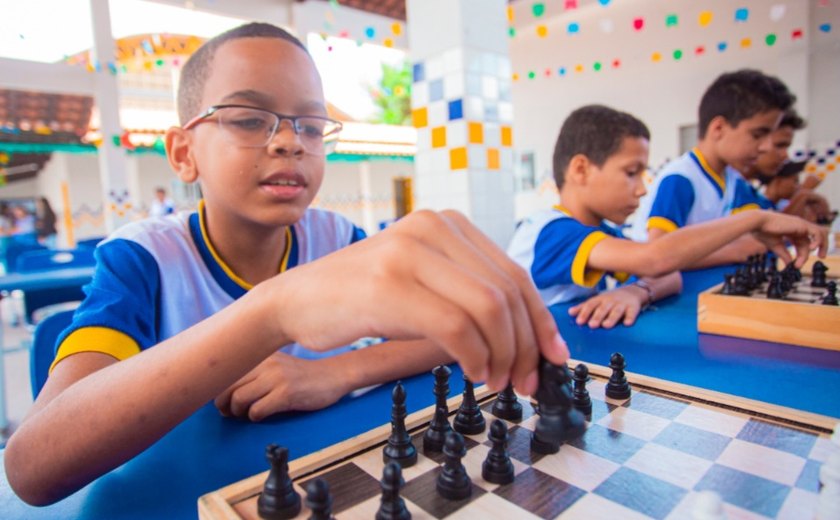 Alunos da rede municipal desenvolvem habilidades com o ensino de xadrez