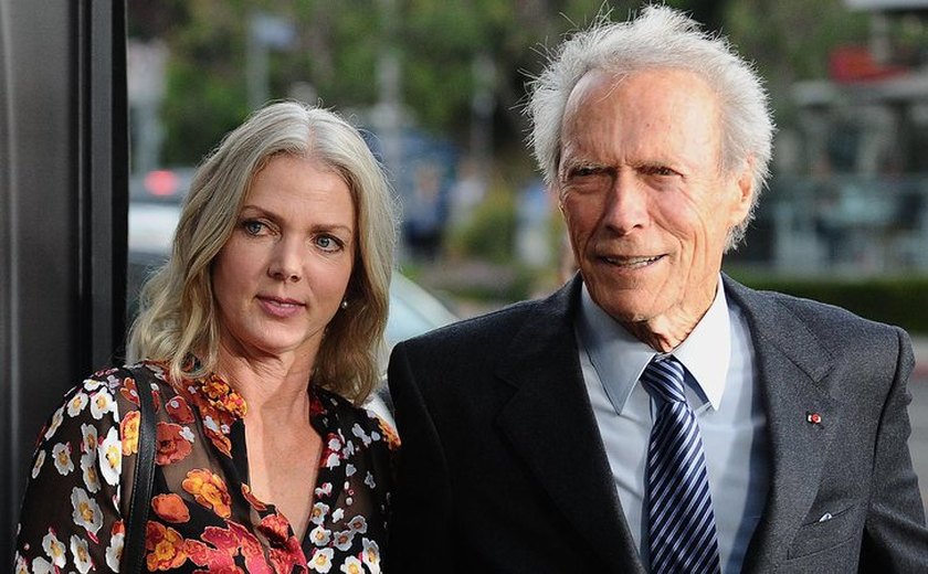 Namorada de Clint Eastwood, Christina Sandera era recepcionista de hotel e vivia há 10 anos com o ator