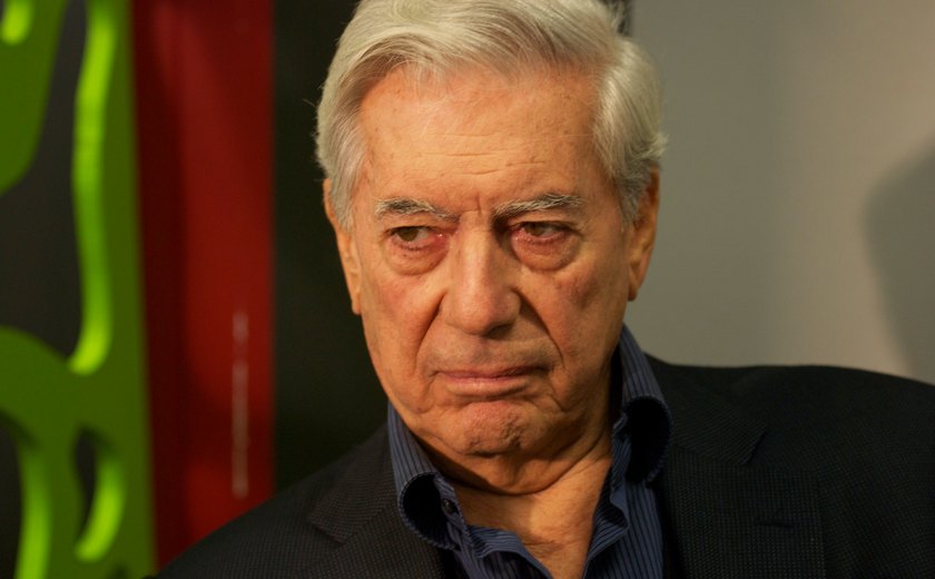 'Não viverei tanto para escrever outro livro', diz Vargas Llosa ao lançar seu 'último romance'