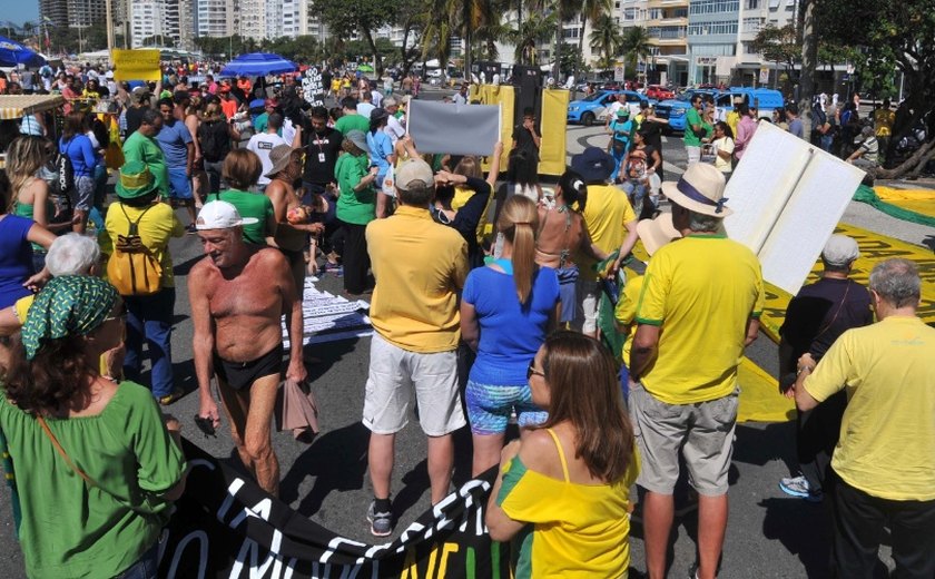 Manifestantes se reúnem na Paulista, em Copacabana e Brasília contra HC de Lula