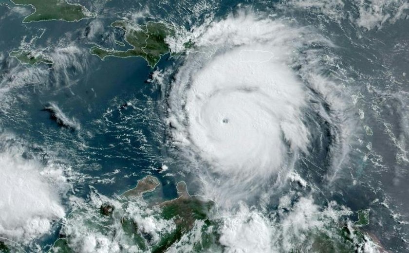 Furacão Beryl perde força, mas ainda causa destruição no México com ventos de 175km/h
