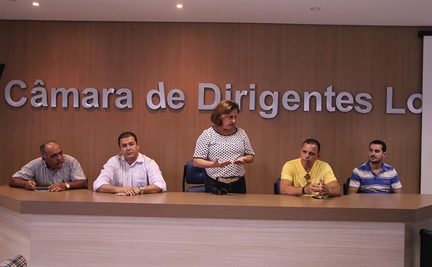 Arapiraca: Marchantes e açougueiros participam de reunião na CDL