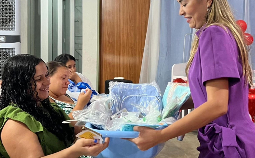 Dona Cegonha: em alusão ao dia das mães, Assistência Social de Santana do Mundaú entrega kits de enxoval