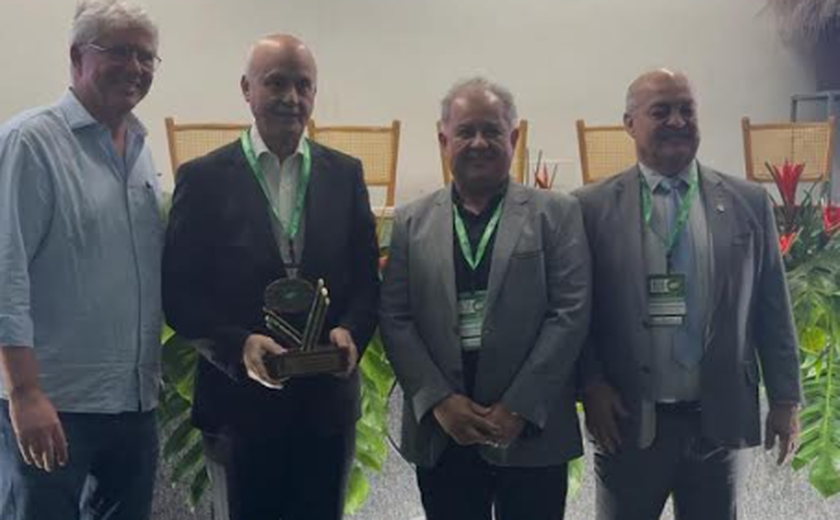 Primeiro dia do XL Simpósio da Cana-de-açúcar de Alagoas homenageia personalidades importantes do setor sucroenergético do estado