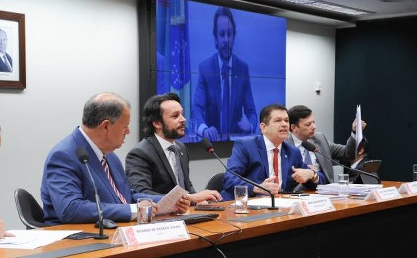 Deputados defendem nova legislação sobre cartões de crédito