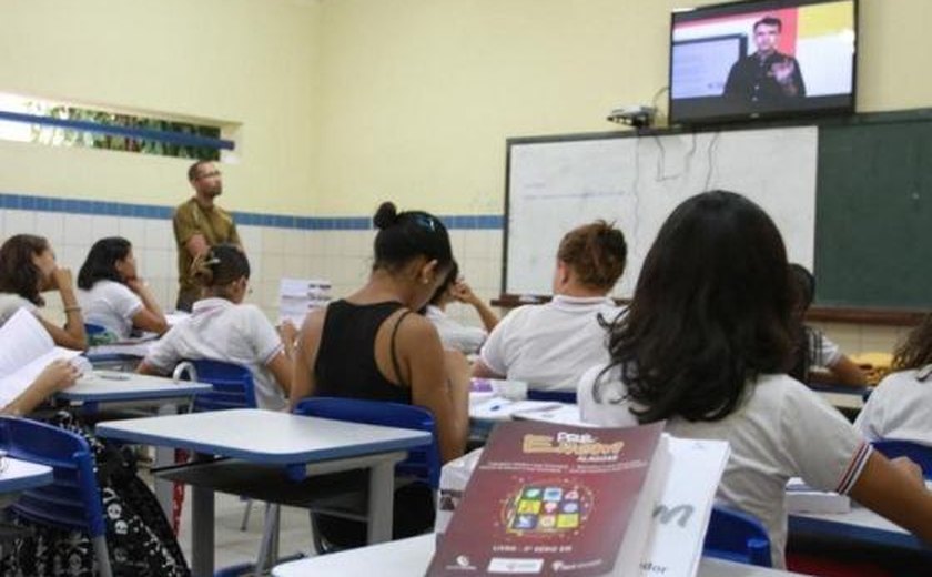 Mais de 27 mil alunos da rede pública participam do Pré-Enem
