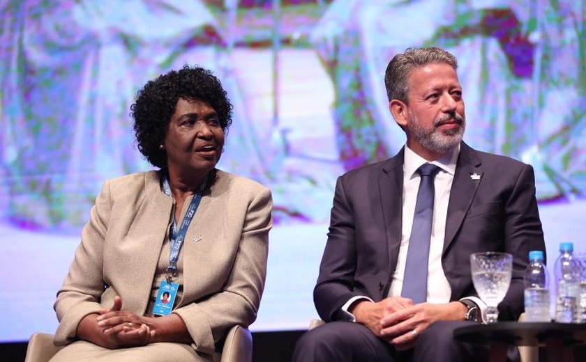 Cadeiras efetivas para mulheres nos parlamentos vão criar novas lideranças femininas, diz Lira