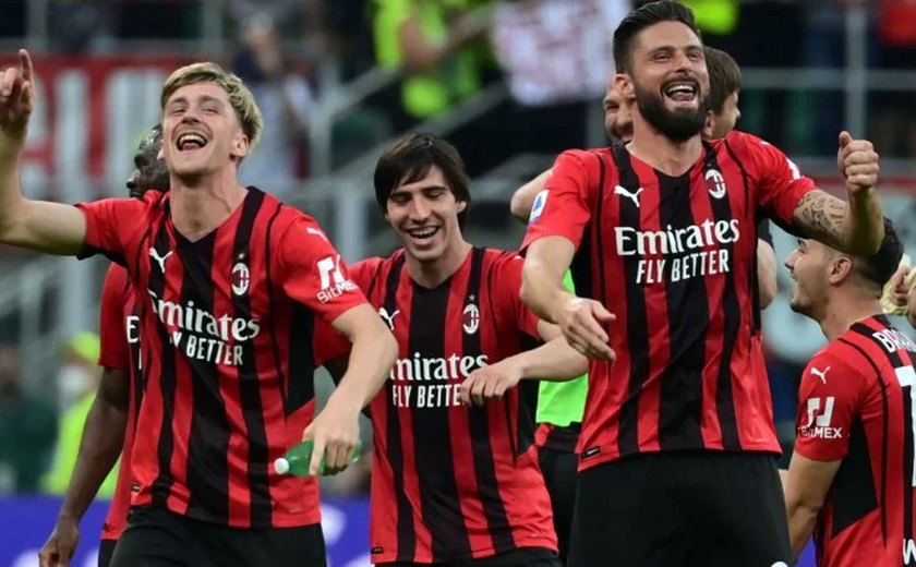 Milan vence Atalanta e fica a um tropeço da Inter para soltar grito de campeão