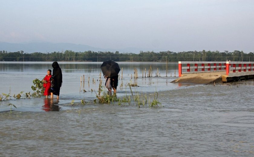 Inundações em Bangladesh deixam ao menos oito mortos e dois milhões de afetados