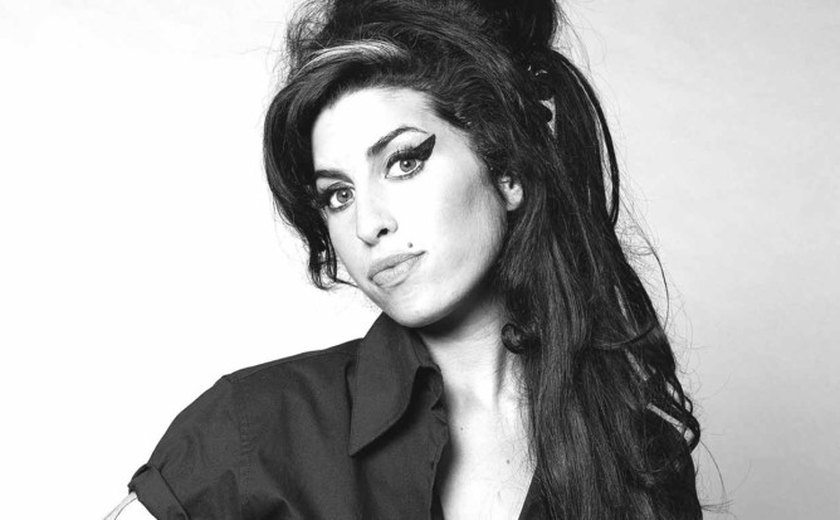 Gravação inédita de Amy Winehouse no início da carreira é divulgada na Inglaterra