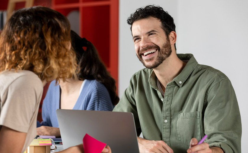 Sorriso abre portas? Estudo da Uesb investiga influência da estética dentária no mercado de trabalho