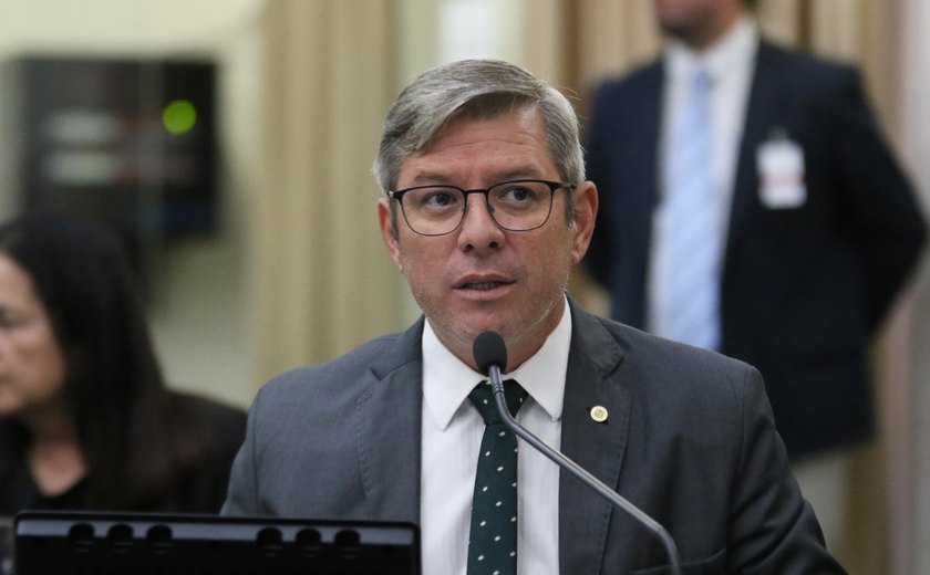 Cabo Bebeto cobra divulgação da lista de funcionários administrativos que terão direito ao rateio do Fundef