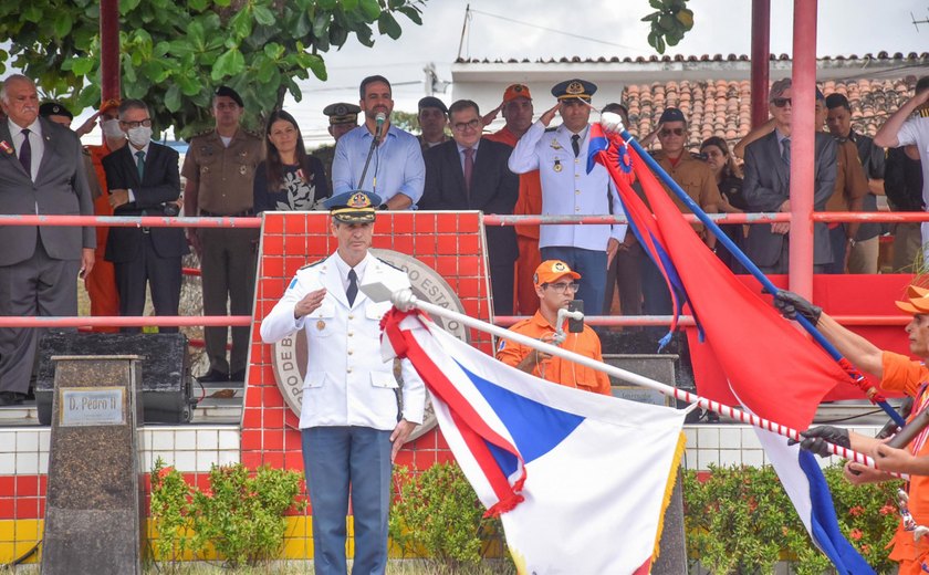 Governador assina decretos que reajustam auxílios para servidores da carreira militar