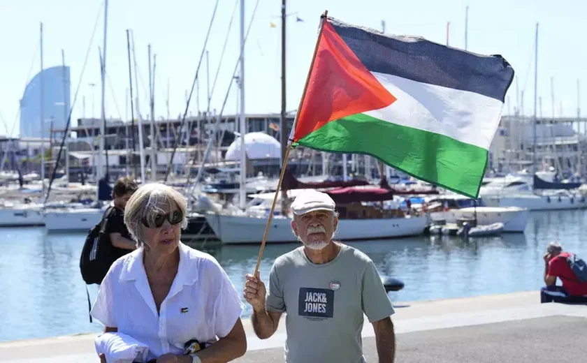 Flotilha humanitária com Greta e brasileiro parte para Gaza