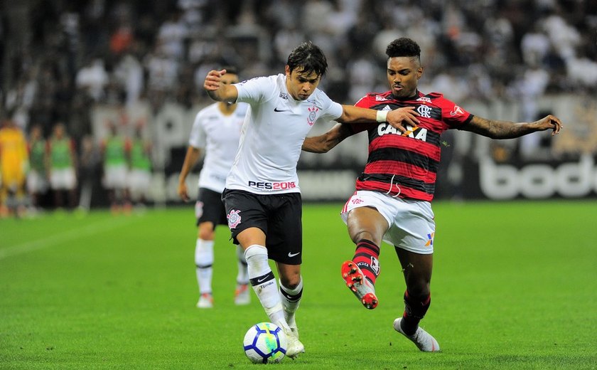 &#8216;Donos da TV&#8217;, Corinthians e Flamengo vivem situações financeiras opostas