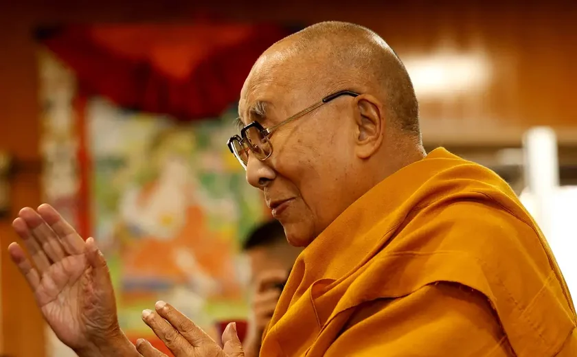Dalai Lama completa 90 anos e confirma sucessor de fora da China