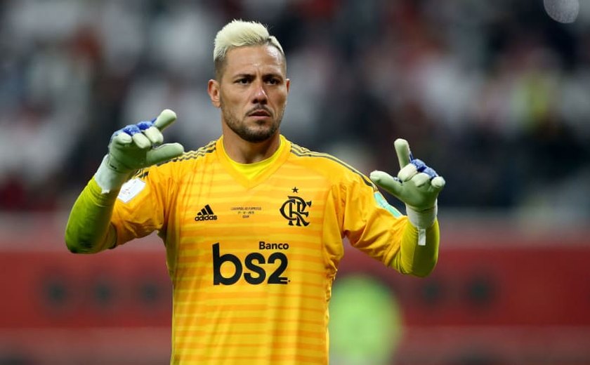 Celta de Vigo oficializa a volta do goleiro Diego Alves ao futebol espanhol