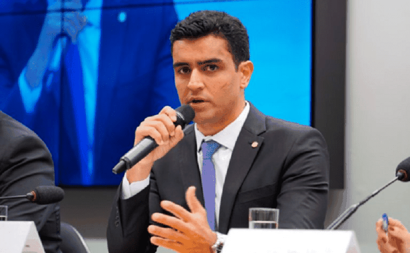 Terceira via também está indefinida: Prefeito de Maceió JHC montará no cavalo selado?