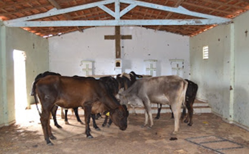 Ações de mineradora fecham escolas e até igreja no Agreste de Alagoas