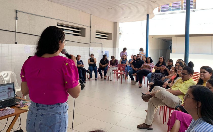 Servidores da Secretaria de Desenvolvimento Social participam de ação contra violência doméstica