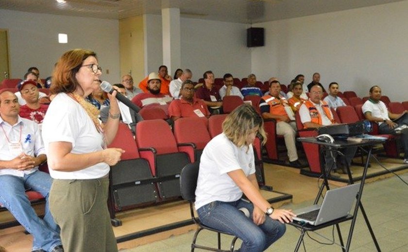 Técnicos da Adeal fiscalizam revenda de agrotóxicos no Sertão